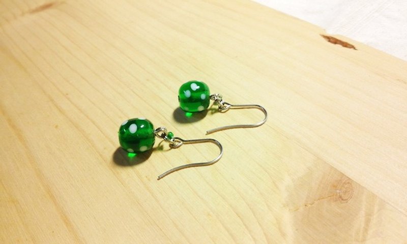 柚子林琉璃 - 点点 普普风 琉璃耳环 - 精灵绿 - 可改夹式 - 耳环/耳夹 - 玻璃 绿色