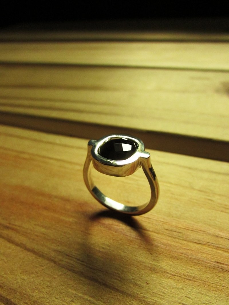 dot a ring_点a戒指 | mittag jewelry | 宝石纯银戒指 个性 简洁 - 戒指 - 宝石 黑色