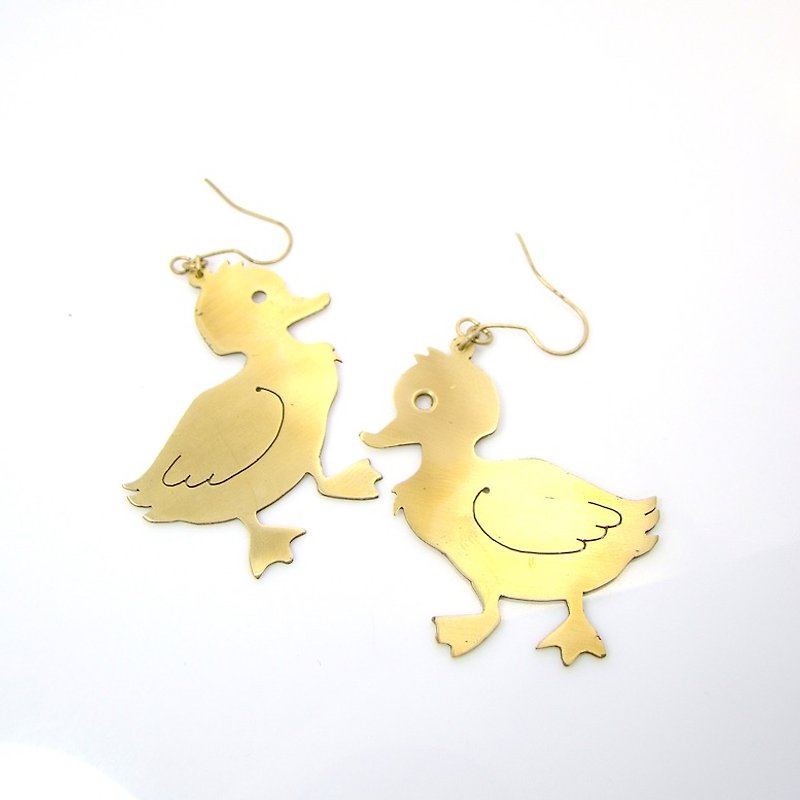 Duck earring in brass hand sawing - 耳环/耳夹 - 其他金属 