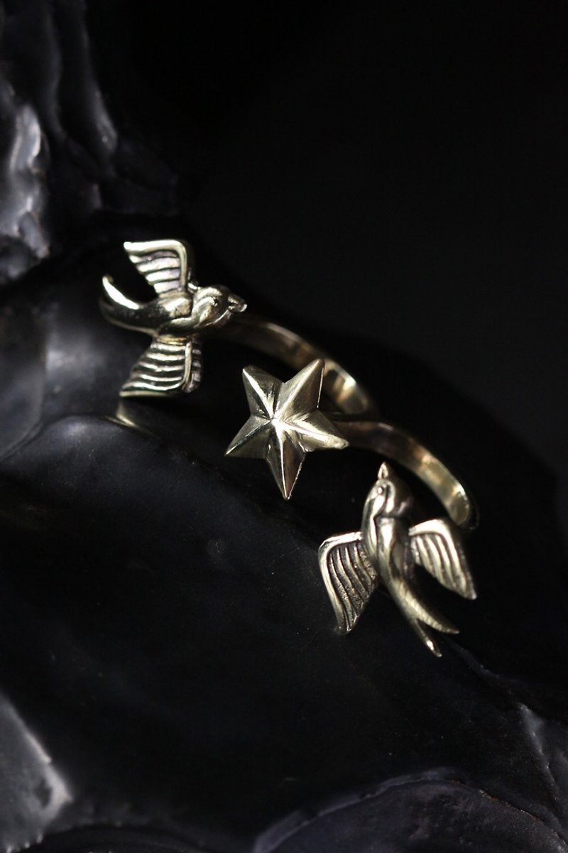 Two Swallows and Star Double Ring by Defy - Cool Statement Handmade Jewelry - 戒指 - 其他金属 
