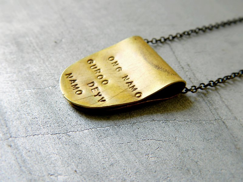 【 定制化 专属礼物】Folded Brass 刻字折叠黄铜项链 - 项链 - 其他金属 金色