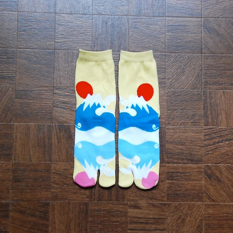 富士山的日落两趾袜（足袋） - 袜子 - 棉．麻 黄色