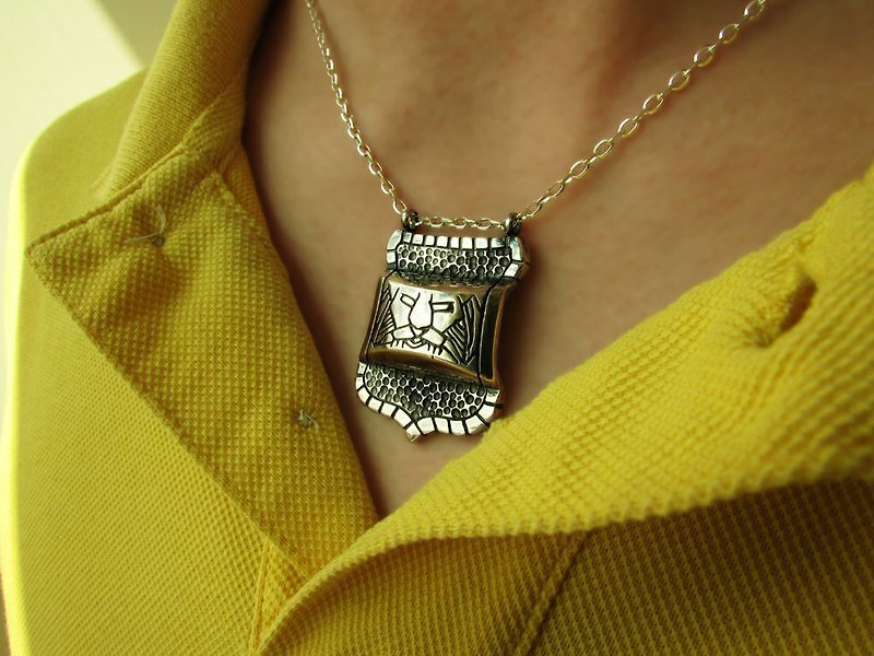 【精选商品 5 折】shield necklace_盾牌项链 生日礼物 狮子座 男 - 项链 - 银 银色