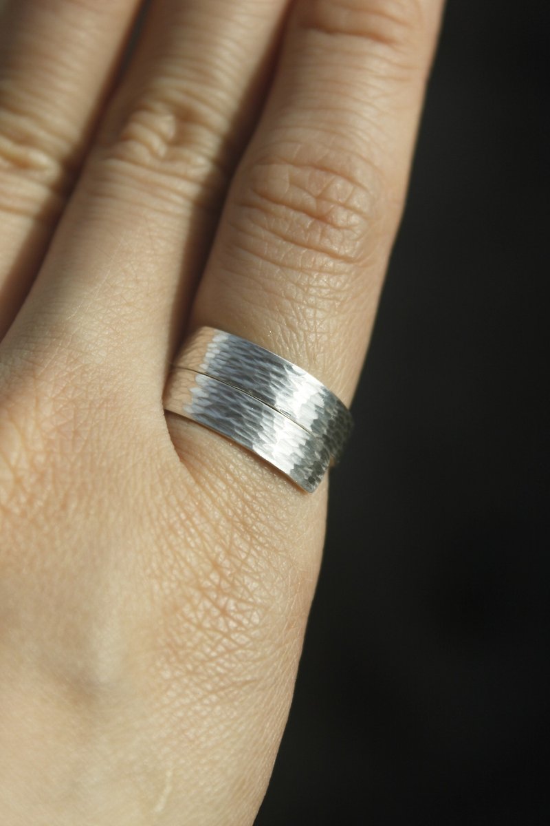 手工锻敲 - 锤纹戒指 - 戒指 - 纯银 银色