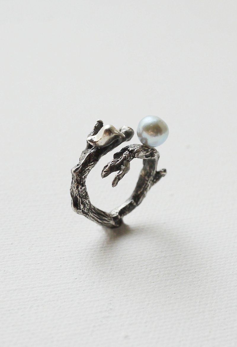 Petite Fille 手工银饰 美丽的相遇 巴洛克珍珠纯银戒指 - 戒指 - 其他金属 银色