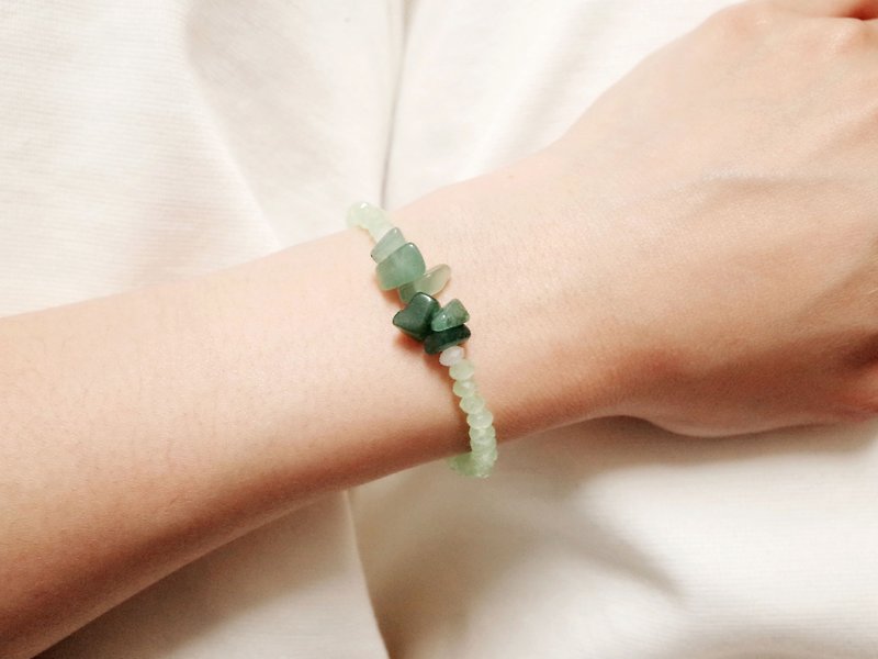 不规则绿水晶 / 马卡龙扁珠 天然石手链 - 手链/手环 - 其他材质 绿色