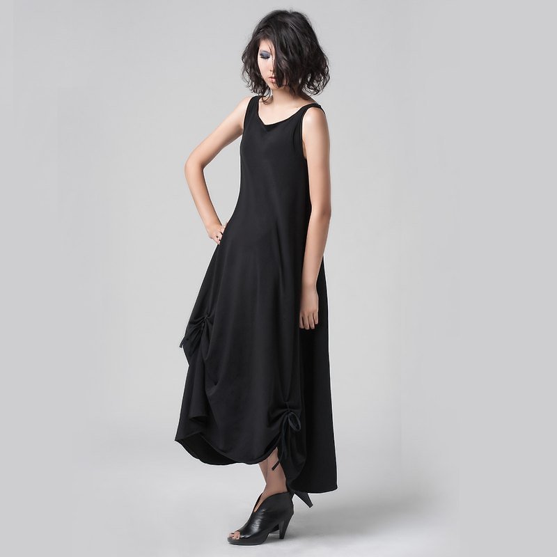 【DRESS】背心下摆抽皱长洋装(附穿绳可自由变化造型) - 洋装/连衣裙 - 棉．麻 黑色
