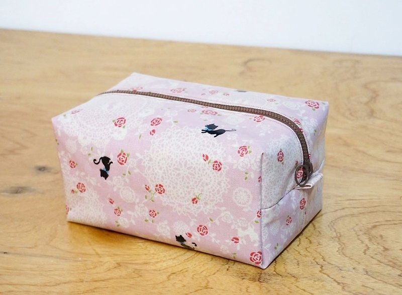 黑猫与蔷薇旅行随身包 - 化妆包/杂物包 - 其他材质 粉红色