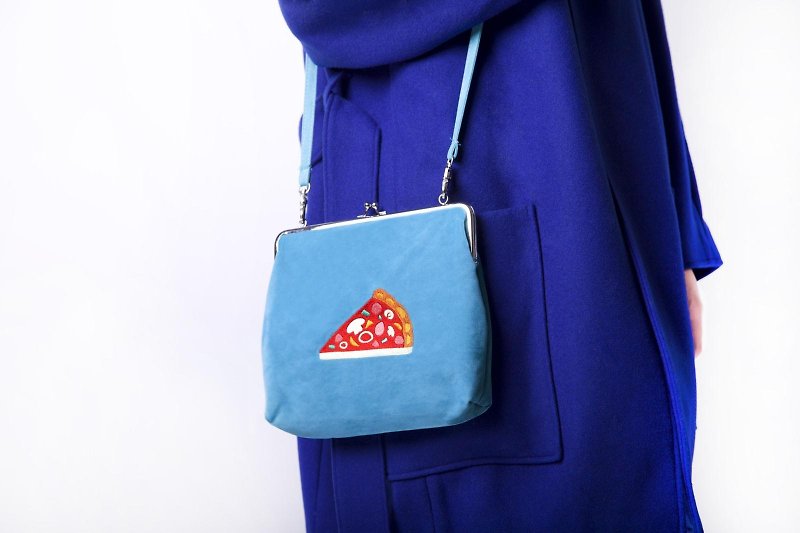 YIZISTORE 刺绣单肩斜挎 口金包-蓝色披萨 - 侧背包/斜挎包 - 其他材质 
