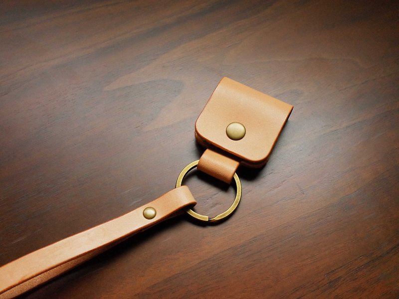 全手工缝制植鞣革牛皮救急钥匙圈－原色 - 钥匙链/钥匙包 - 真皮 卡其色