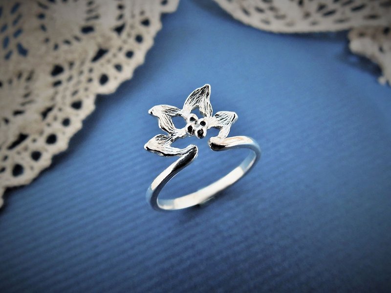 手指上的一朵花 | 纯银戒指 女戒 花朵 手工银饰 - 戒指 - 纯银 银色