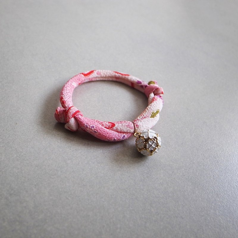 日本犬猫和布项圈(可调式)--四季粉+白幸运草圆铃(可改安全扣) - 项圈/牵绳 - 丝．绢 粉红色
