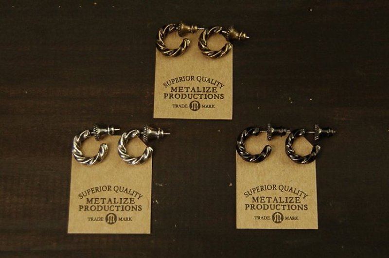 【METALIZE】Metal Rope Earrings 麻花耳环 - 耳环/耳夹 - 其他金属 
