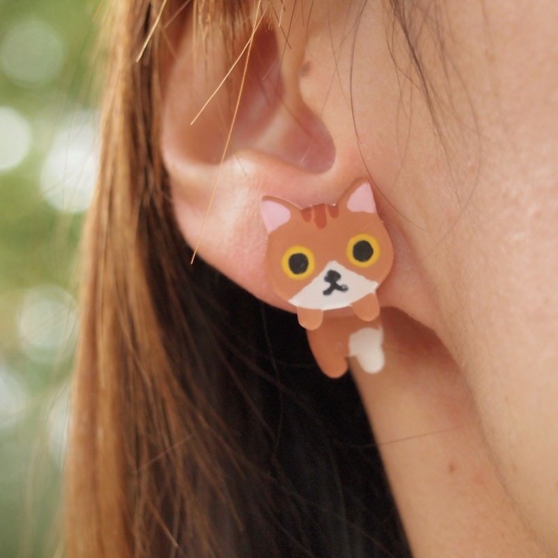Meow原创手作懒懒猫耳环 - 耳环/耳夹 - 塑料 咖啡色