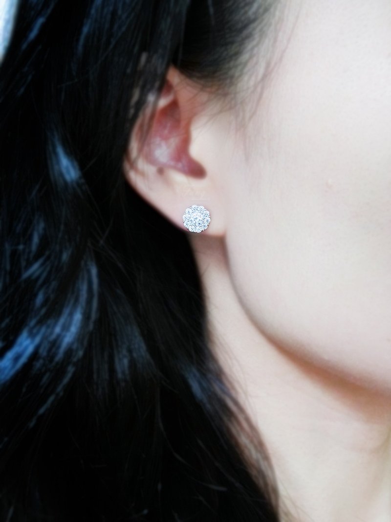 【小太阳】圆钻纯银耳环 - 耳环/耳夹 - 宝石 白色