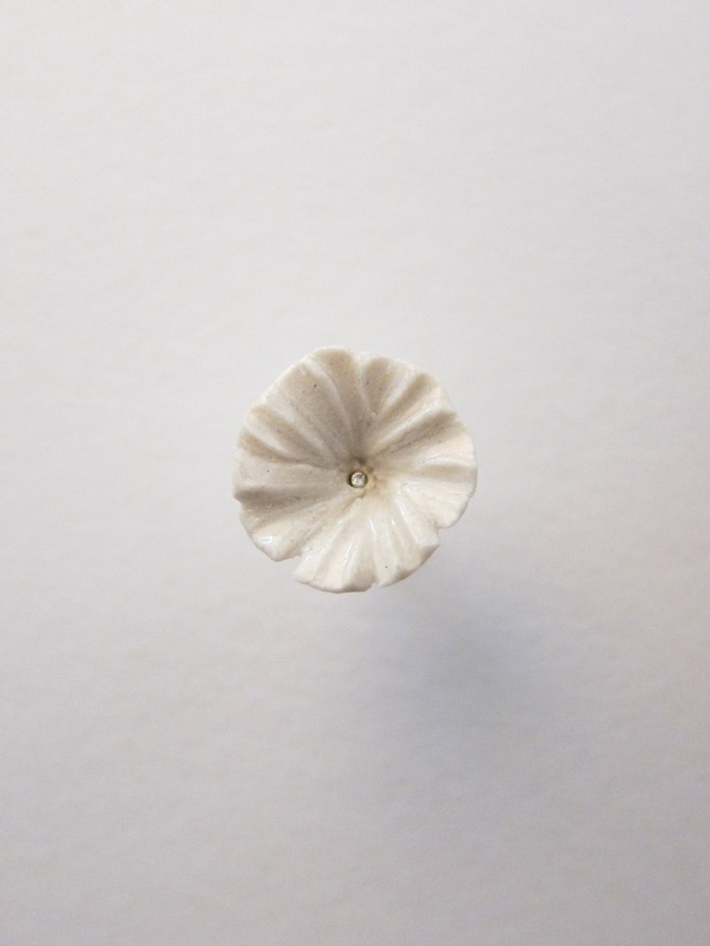 Fleur青花瓷耳环/青花瓷饰品 - 耳环/耳夹 - 瓷 白色