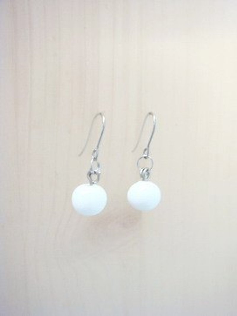 柚子林琉璃 - 百搭琉璃耳环系列 - 天使白 - 可改夹式 - 耳环/耳夹 - 玻璃 白色