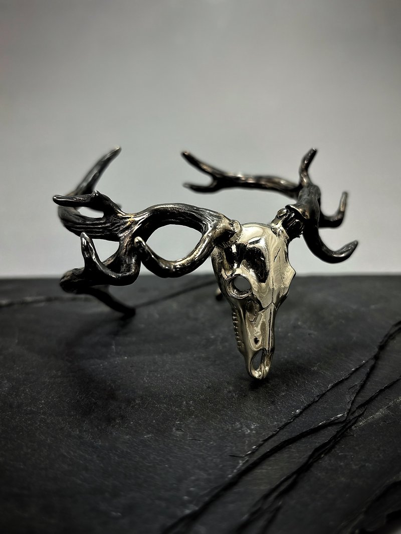 Stag Skull bangle in white bronze with oxidized antique gold colorRocker jewelry ,Skull jewelry,Biker jewelry - 手链/手环 - 其他金属 