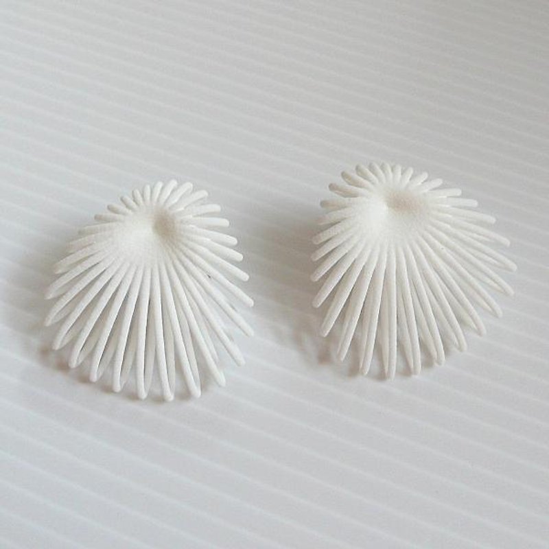 SHELL WHITE　耳环 - 耳环/耳夹 - 塑料 白色