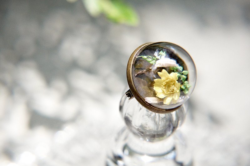 / 森林系 / 法式玻璃干燥花胸针 别针 - 黄色花朵 - 胸针 - 玻璃 多色