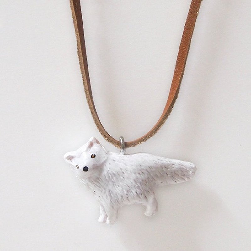 小北极狐手工手绘颈链/坠子 Arctic fox handmade necklace - 颈链 - 其他材质 多色