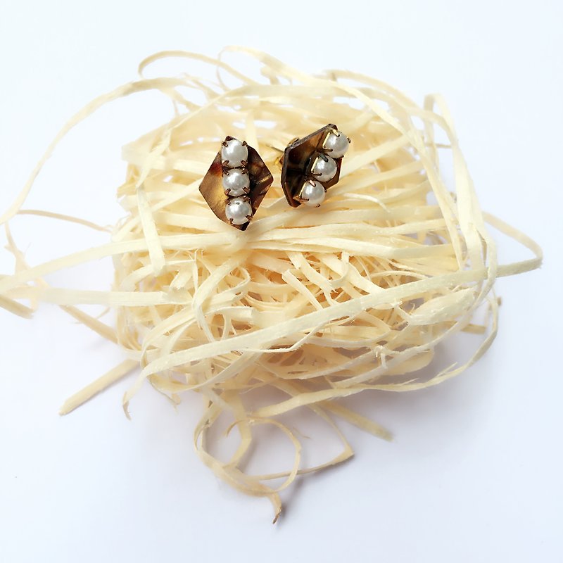 ololssim 复古珍珠片民族耳环(多色) - 耳环/耳夹 - 塑料 多色