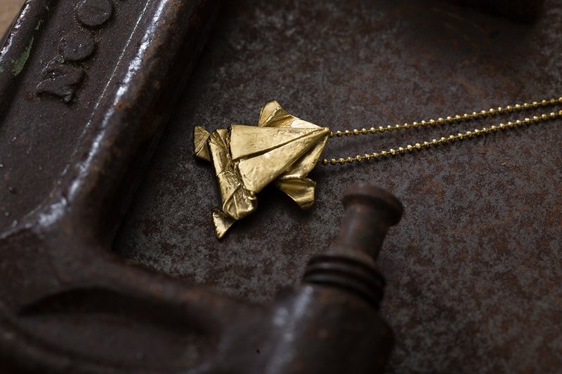 Origamini 小折学 黄铜 蛙项链 Brass Frog Necklace - 项链 - 其他金属 金色