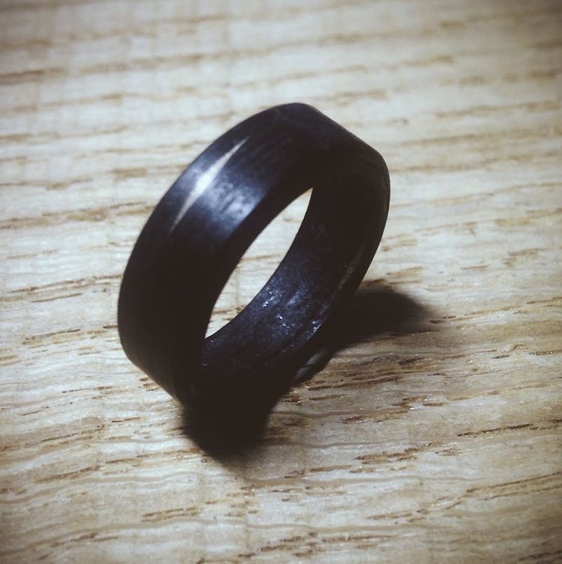 黑森林星点木戒指 - 戒指 - 木头 黑色