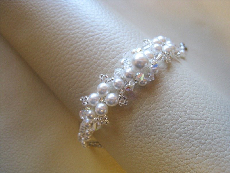 Silky Pearl & Swarovski Crystal Bracelets / PEB: White Bridal - 手链/手环 - 玻璃 白色
