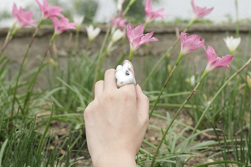 四月白色小兔子黄铜戒指 ( April Rabbit Ring ) - 戒指 - 铜/黄铜 蓝色