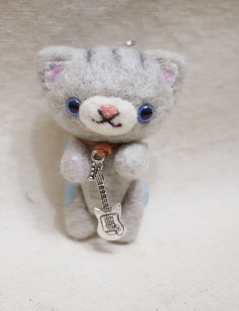 羊毛毡 猫咪吉他手 可订做 可以自己配色唷 可当 包包吊饰+ 钥匙圈+ 项链 ３种功能都有唷 - 钥匙链/钥匙包 - 羊毛 灰色
