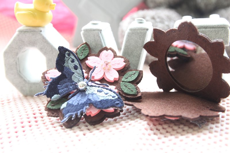 Butterfly  embroidery hand sew mirror 蓝蝴蝶和风手繨小镜 - 其他 - 其他材质 蓝色