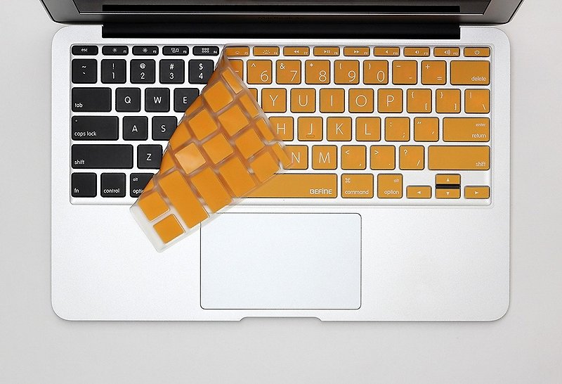 BEFINE MacBook Air 11专用键盘保护膜（KUSO英文Lion版） 橘底白字 (8809305221125)此版无注音 - 平板/电脑保护壳 - 其他材质 橘色