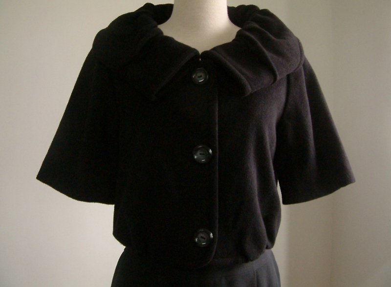 花苞领短版大衣 - 女装休闲/机能外套 - 其他材质 黑色