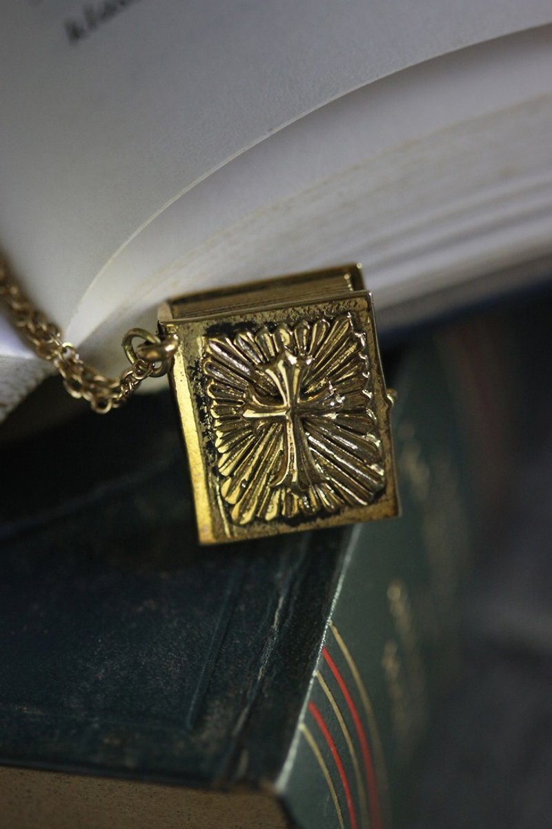 Bible Charm Necklace by Defy. - 项链 - 其他金属 