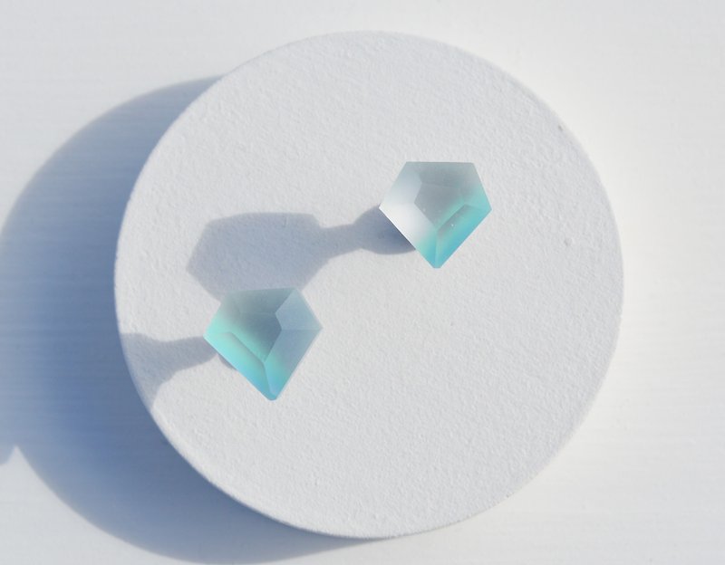 ガラスピアス diamond gradation －ミズイロー - 耳环/耳夹 - 玻璃 紫色
