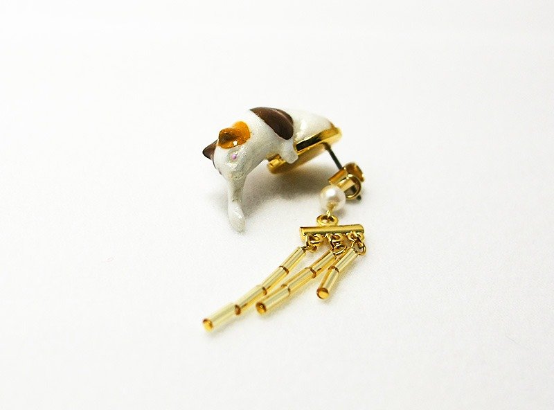 戯れ猫のピアス 三毛猫 - 耳环/耳夹 - 塑料 白色