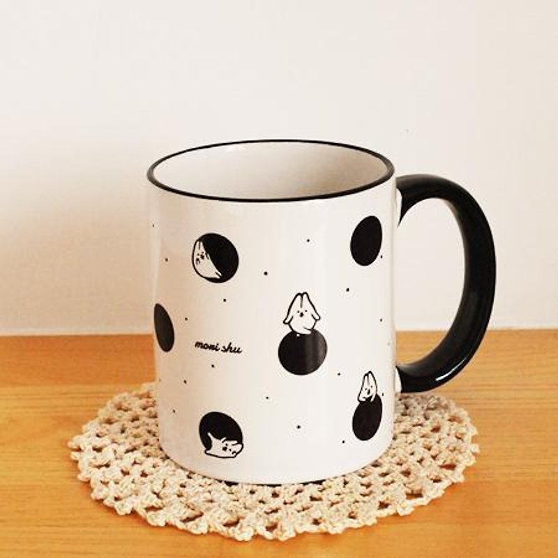 Mori Shu麻糬兔黑白简约马克杯(波点款) - 咖啡杯/马克杯 - 其他材质 黑色