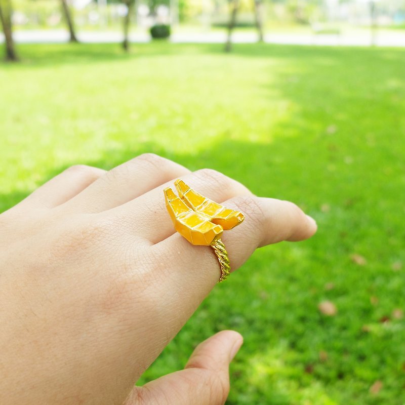 Glorikami 香蕉黄铜戒指 - 戒指 - 其他材质 黄色
