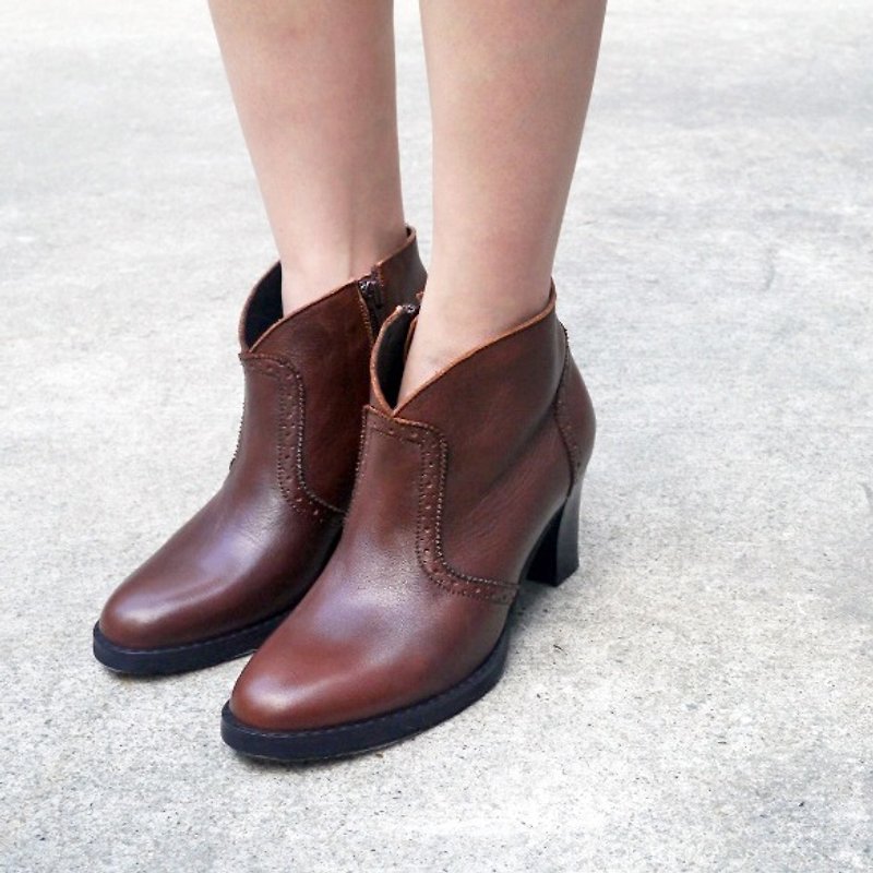 【古典蔓延】V型修饰短靴_烟熏焦咖（仅于25号） - 女款短靴 - 真皮 咖啡色