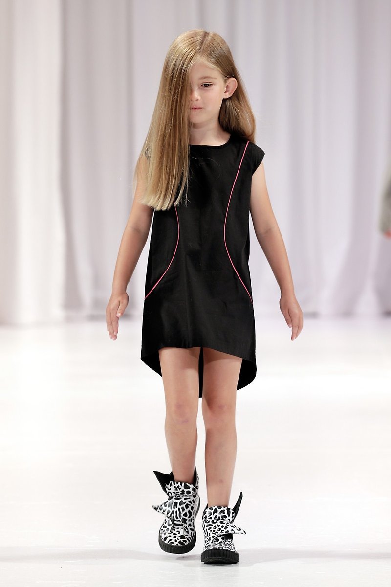 【北欧童装】丹麦有机棉女孩洋装6岁至10岁 黑 - 童装礼服/连衣裙 - 棉．麻 黑色