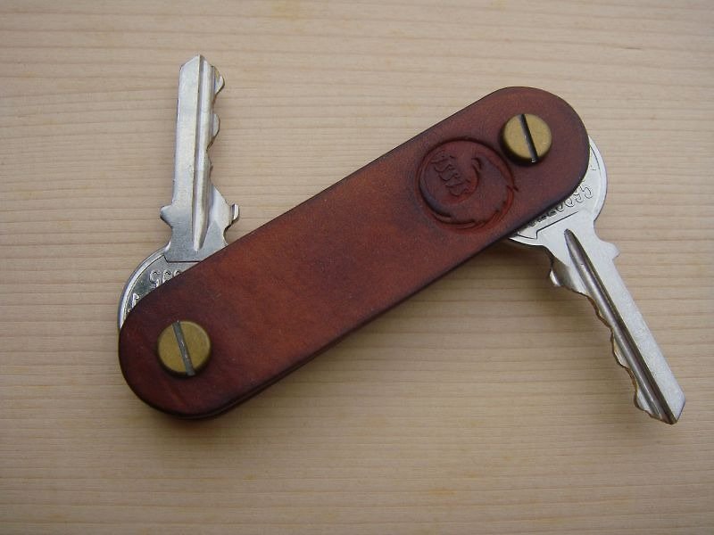ISSIS - 瑞士刀款钥匙收纳器 - 钥匙链/钥匙包 - 真皮 咖啡色