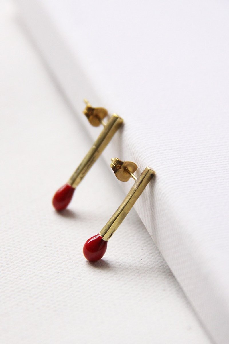 Red match earrings by linen. - 耳环/耳夹 - 其他金属 