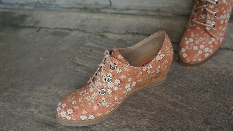 Rita617粉橘小花楔形鞋(Hobbyra Hobbyre 布款) - 女款休闲鞋 - 真皮 橘色