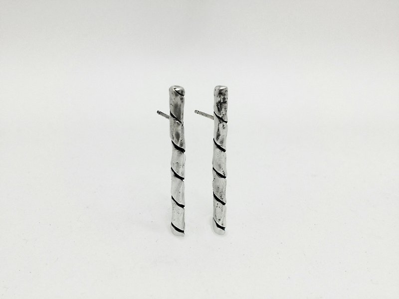 伊希多拉之三・纯银螺旋耳针式耳环 | Isidora - 耳环/耳夹 - 其他金属 灰色