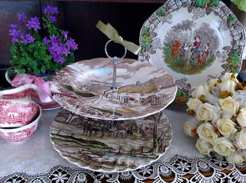 ♥安妮疯古物♥英国瓷器 乡村风系列 Royal mail 手绘双层蛋糕盘,点心盘,水果盘~便宜 - 浅碟/小碟子 - 其他材质 多色