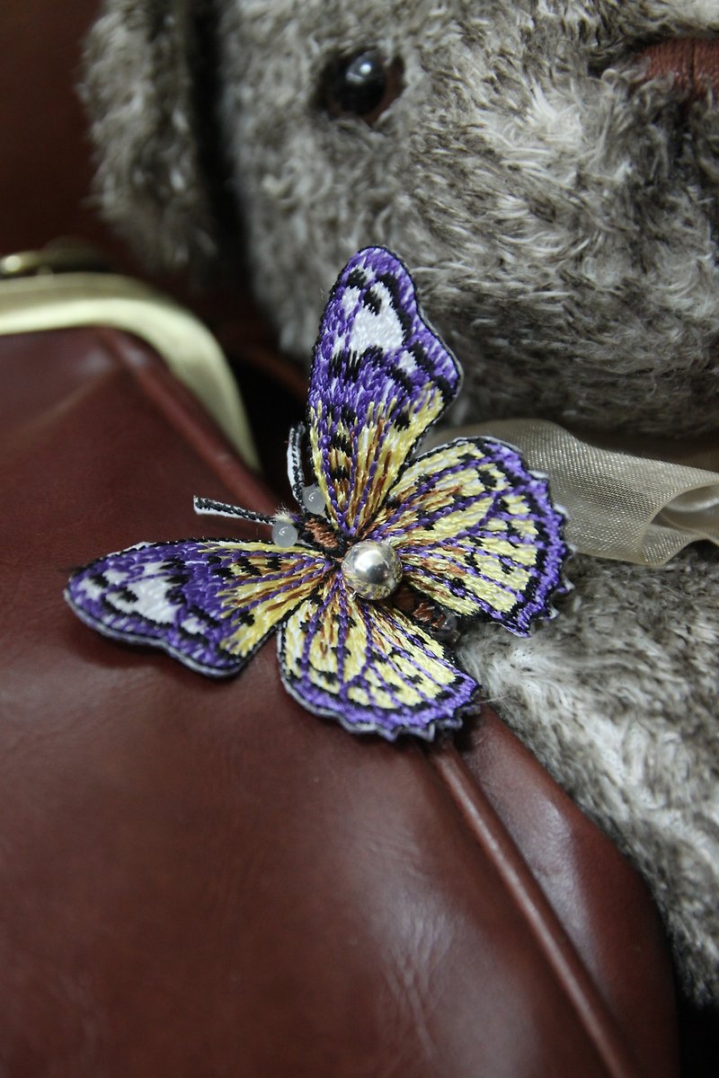 和风布蝴蝶扣针  －紫黄 - 胸针 - 其他材质 紫色