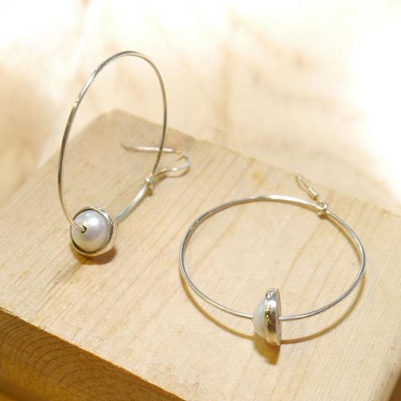 大珍珠耳环 - 耳环/耳夹 - 其他金属 白色