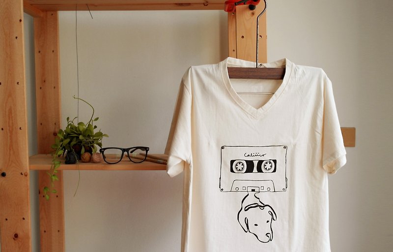 拉布拉多V领棉质T shirt (Labrador dog) - 中性连帽卫衣/T 恤 - 棉．麻 卡其色