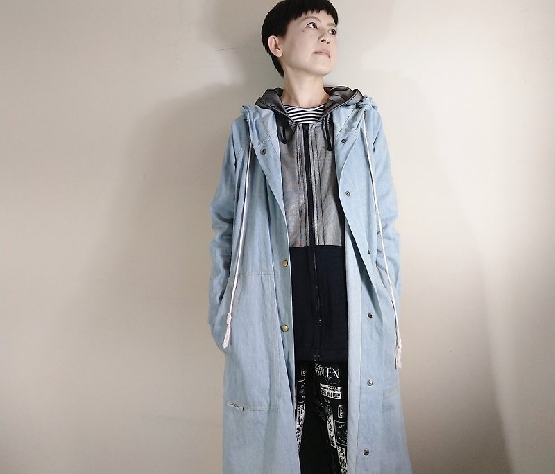 【城乡之间】浅蓝丹宁的长版薄外套 - 女装休闲/机能外套 - 棉．麻 蓝色